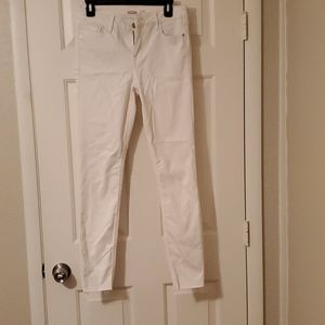 White frayed hem jeans